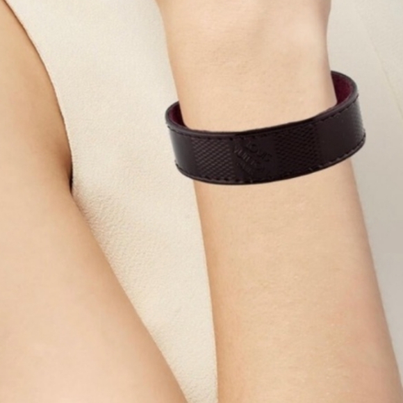 Louis Vuitton Leather Snap It Wrap Bracelet/ Looks Brand New - Picture 2 of 8